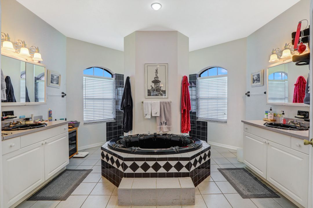 6705 Overlook Dr, Fort Myers, FL 33919