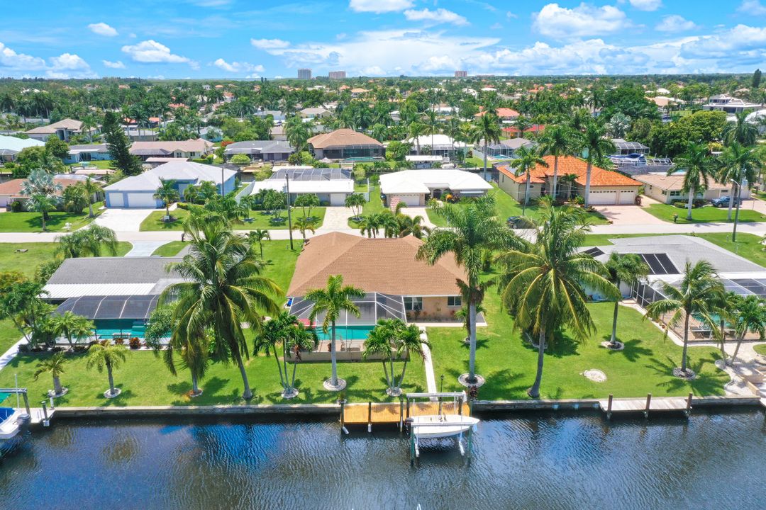 5241 Stratford Ct, Cape Coral, FL 33904