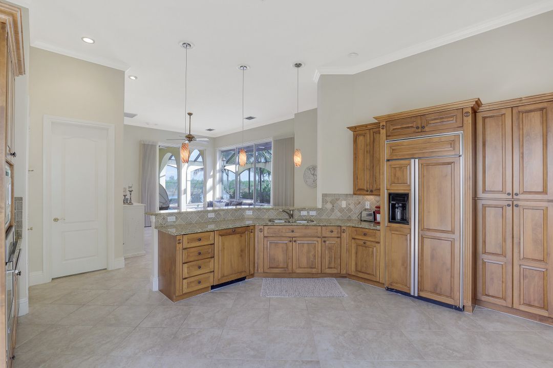 8560 Bellagio Dr, Naples, FL 34114