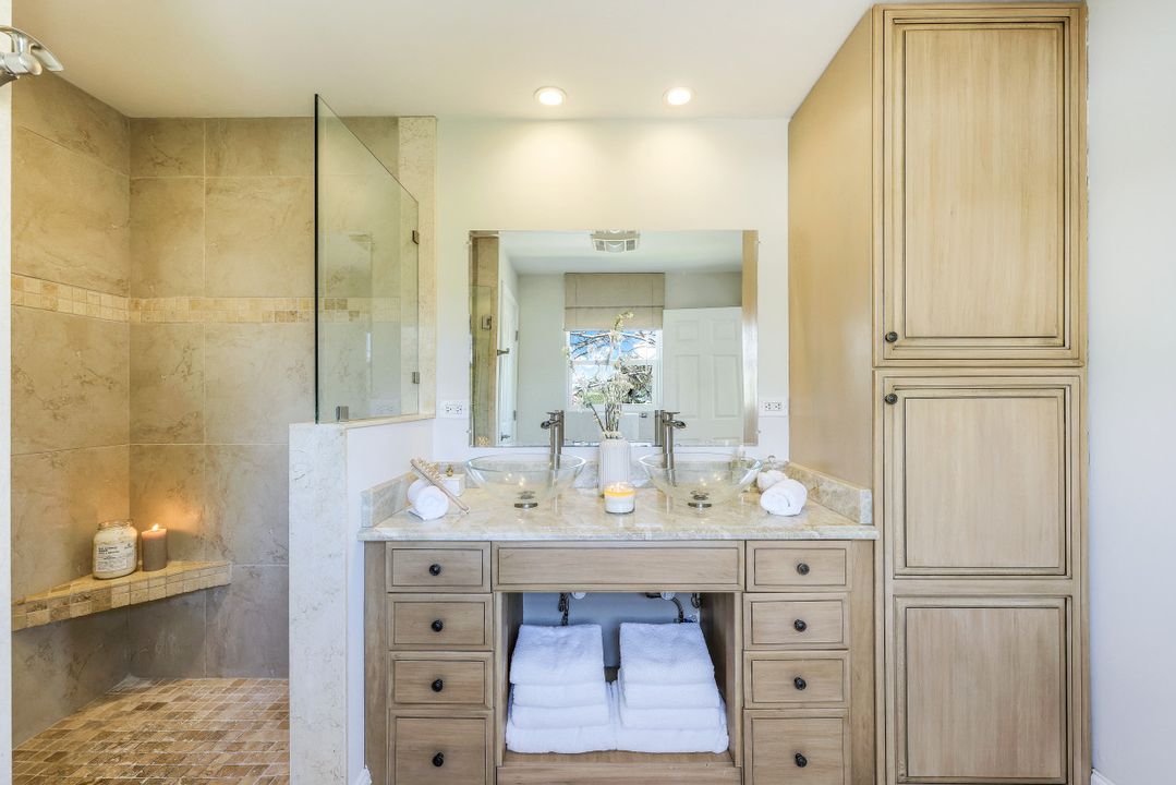 2631 Shoreview Dr, Naples, FL 34112