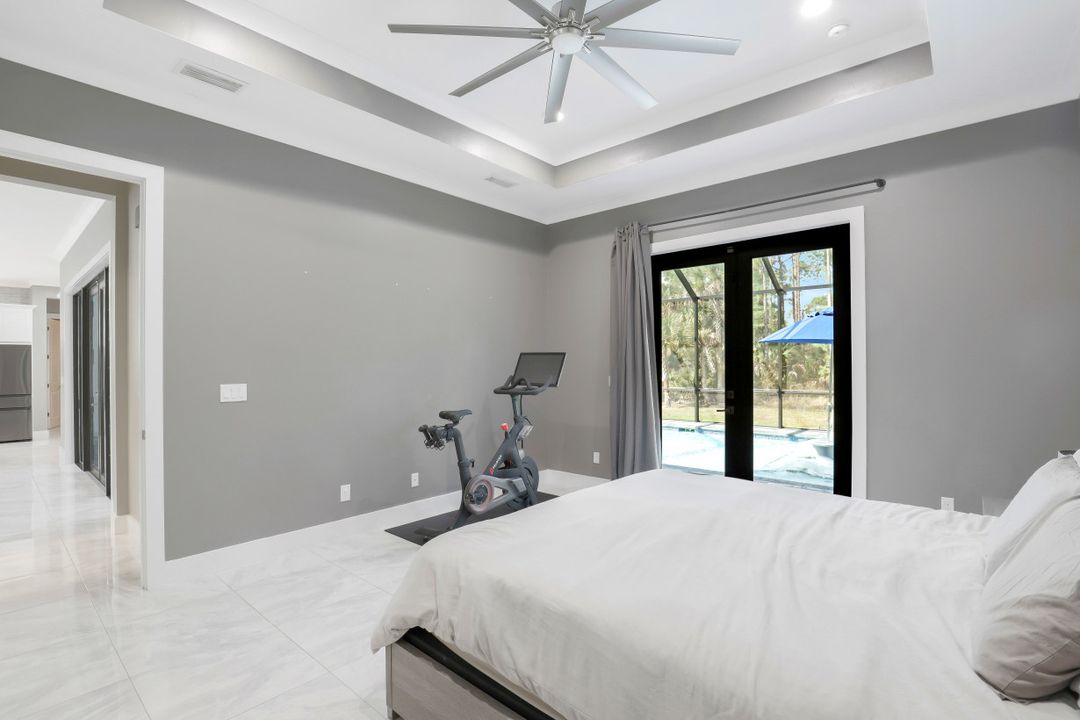 481 7th St NW, Naples, FL 34120