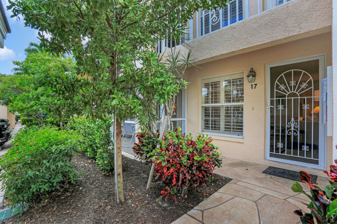 5637 Turtle Bay Dr #17, Naples, FL 34108