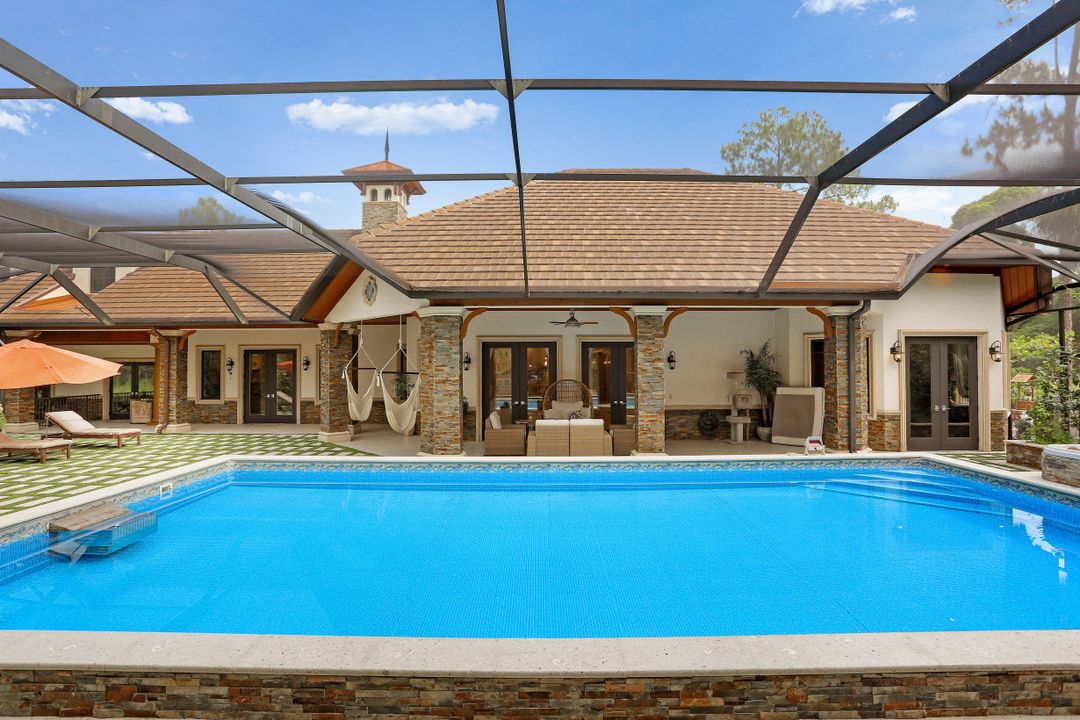 5610 Bur Oaks Ln, Naples, FL 34119