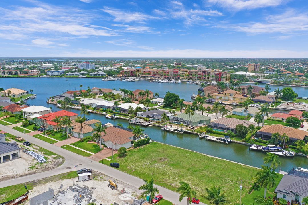 625 Crescent St, Marco Island, FL 34145