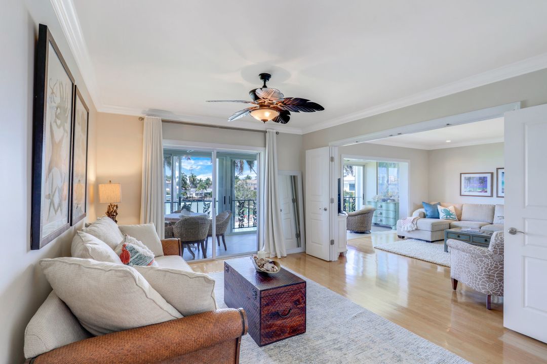 383 Harbour Dr #302, Naples, FL 34103