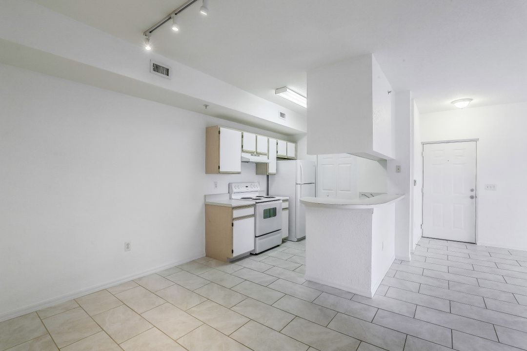 6341 Aragon Way #305, Fort Myers, FL 33966