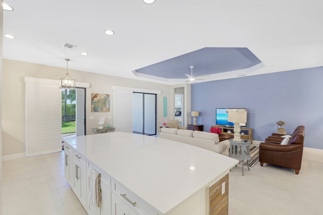 8458 Sevilla Ct, Naples, FL 34114