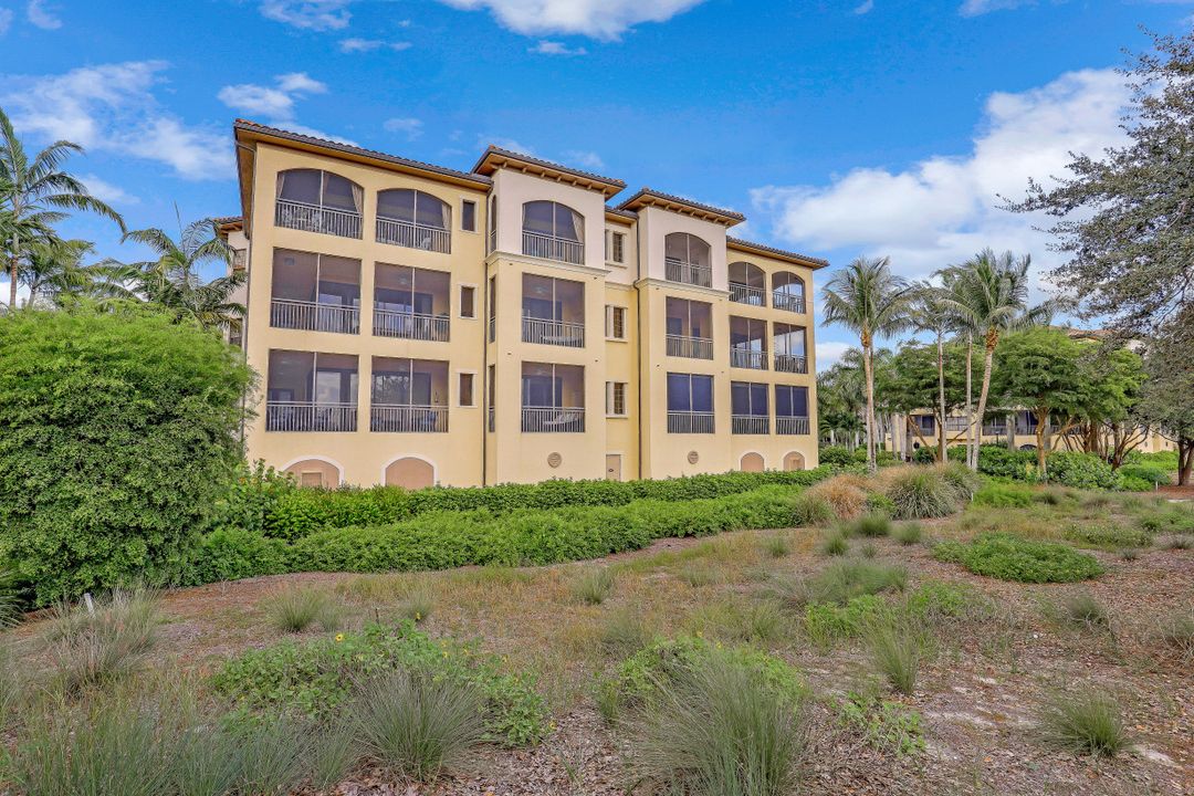 2542 Marquesa Royale Ln #301, Naples, FL 34109