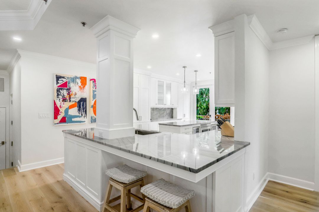 1010 5th St S #401, Naples, FL 34102