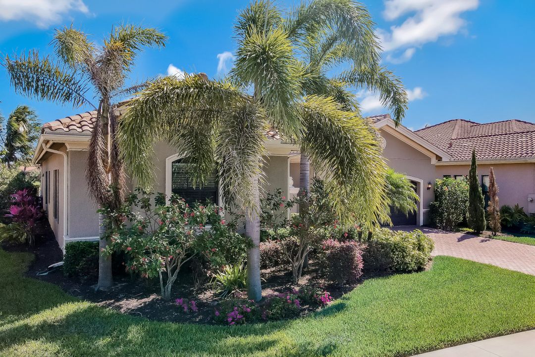 2748 Crystal Way, Naples, FL 34119