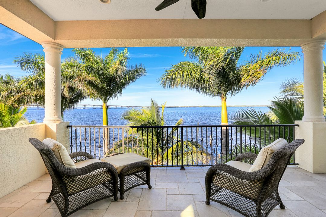 3944 W Riverside Dr, Fort Myers, FL 33901