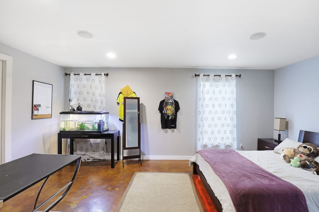 2697 Outrigger Ln, Naples, FL 34104