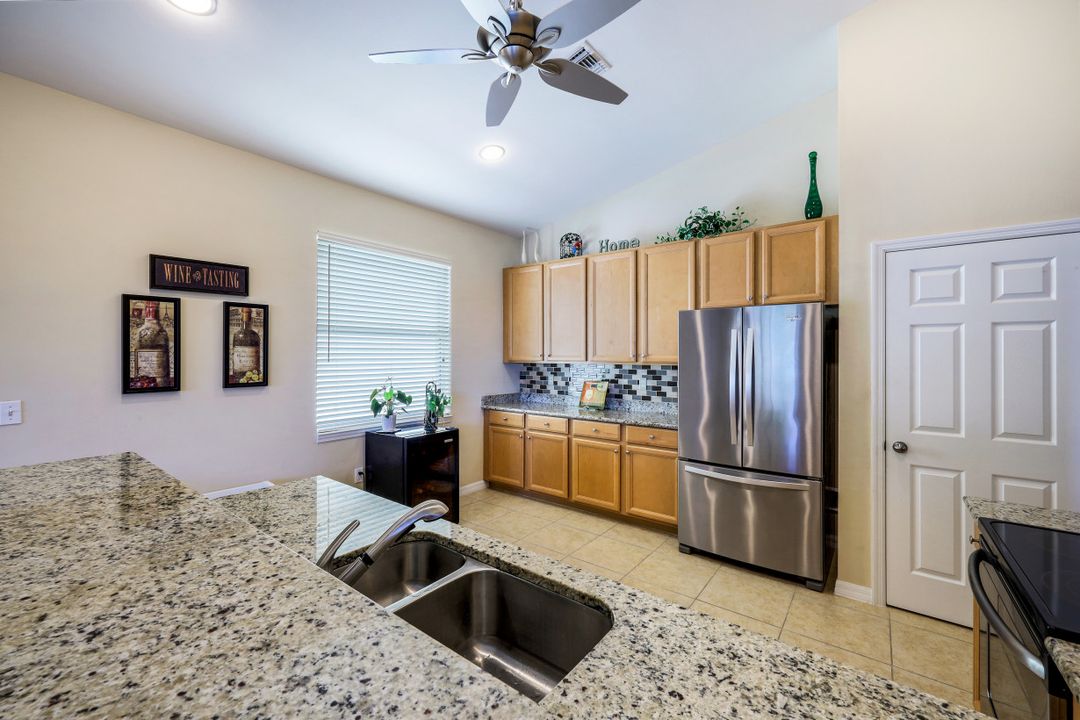 8615 Sumner Ave, Fort Myers, FL 33908