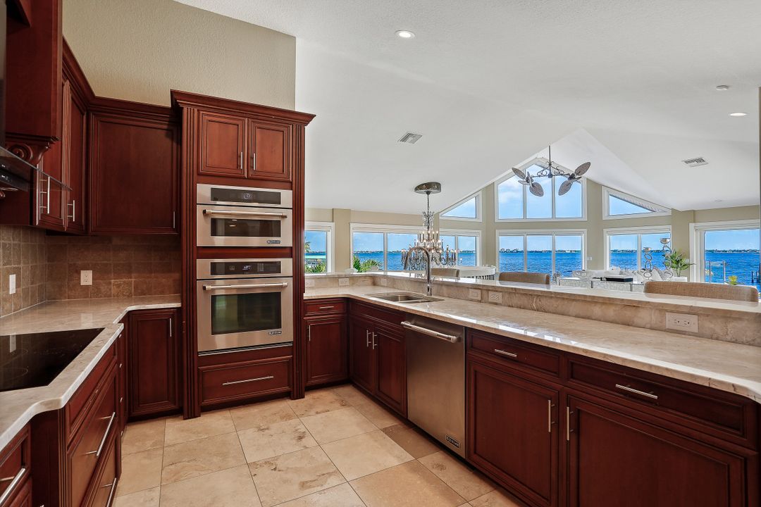 101 SW 58th St, Cape Coral, FL 33914