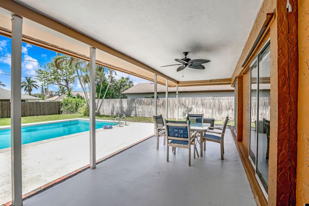 82 Johnnycake Dr, Naples, FL 34110