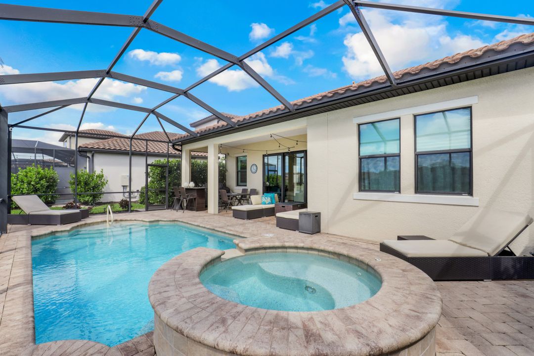 4714 Formosa Dr, Naples, FL 34119