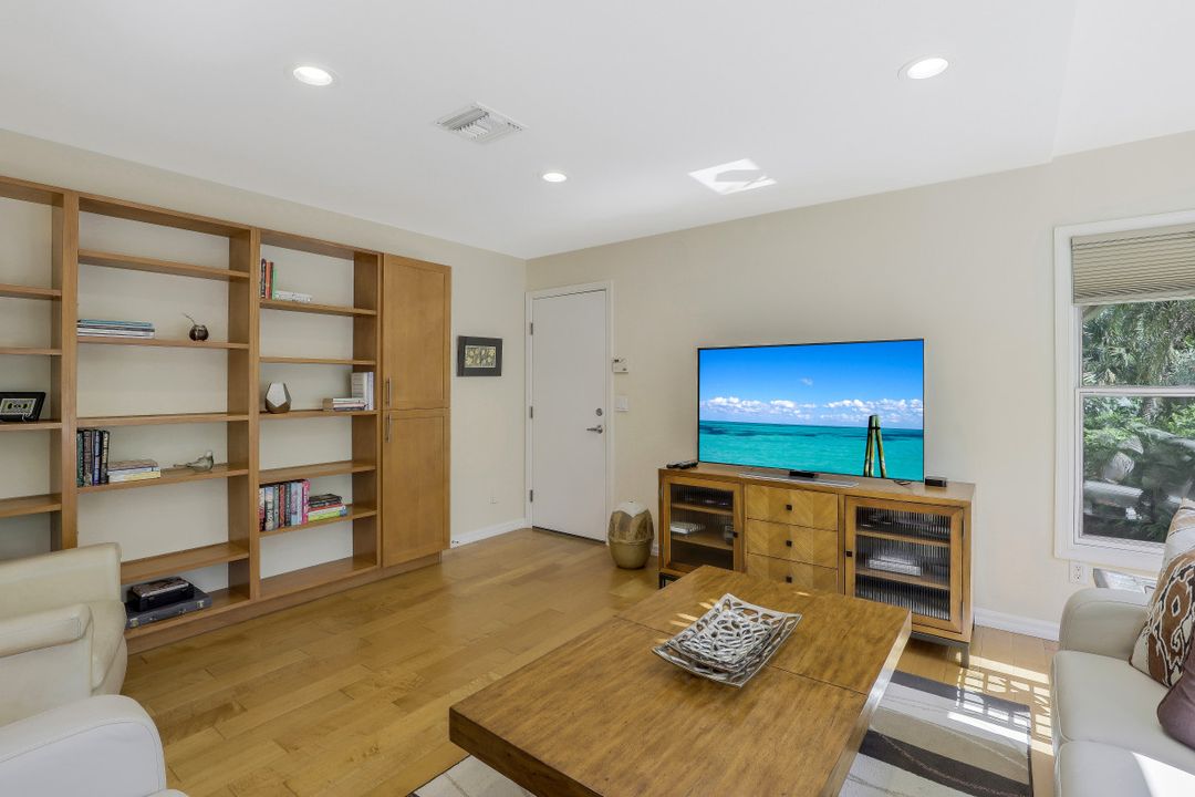 6627 Trident Way, Naples, FL 34108