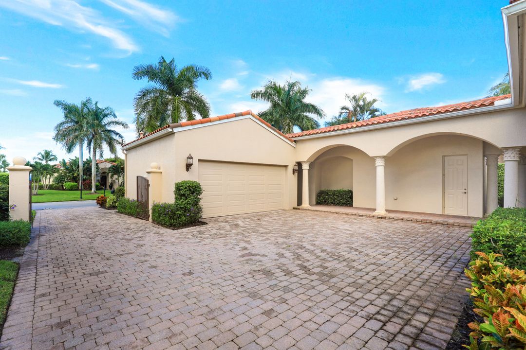 8516 Bellagio Dr, Naples, FL 34114