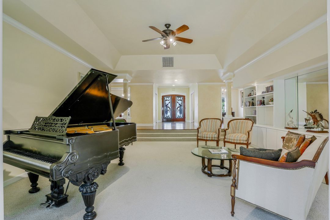 726 Bay Tree Ct, Naples, FL 34108