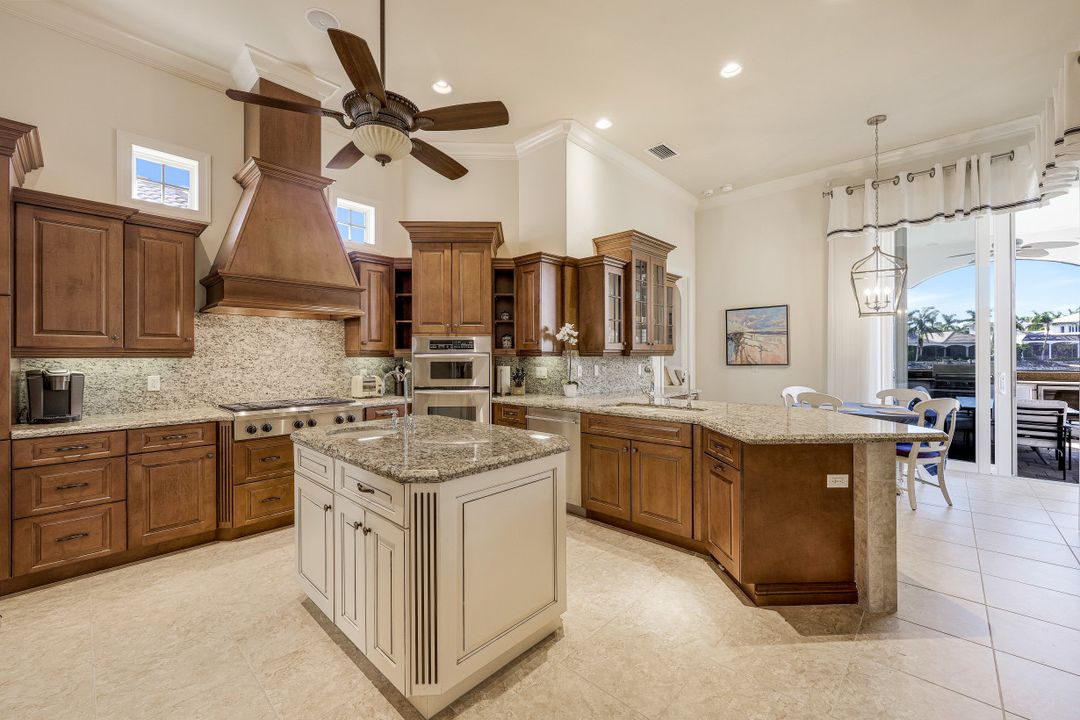 10590 Via Milano Dr, Miromar Lakes, FL 33913