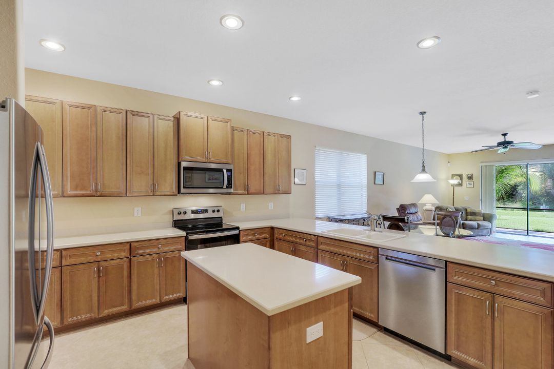 12168 Country Day Cir, Fort Myers, FL 33913