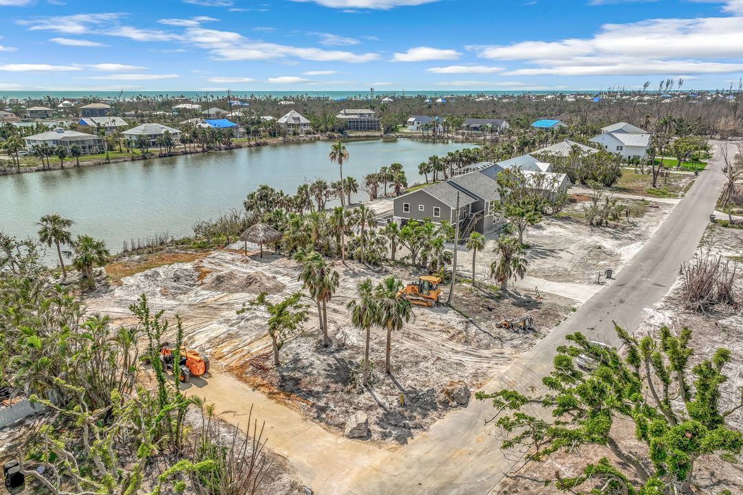 565 Lake Murex Cir, Sanibel, FL 33957