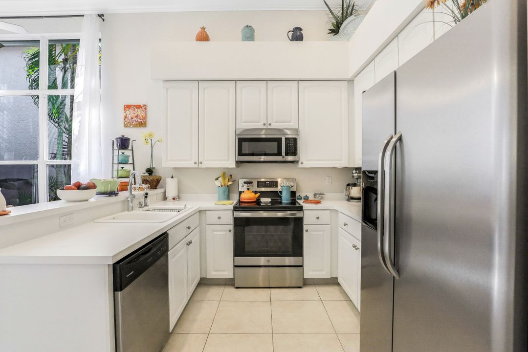 8591 Peppertree Way, Naples, FL 34114