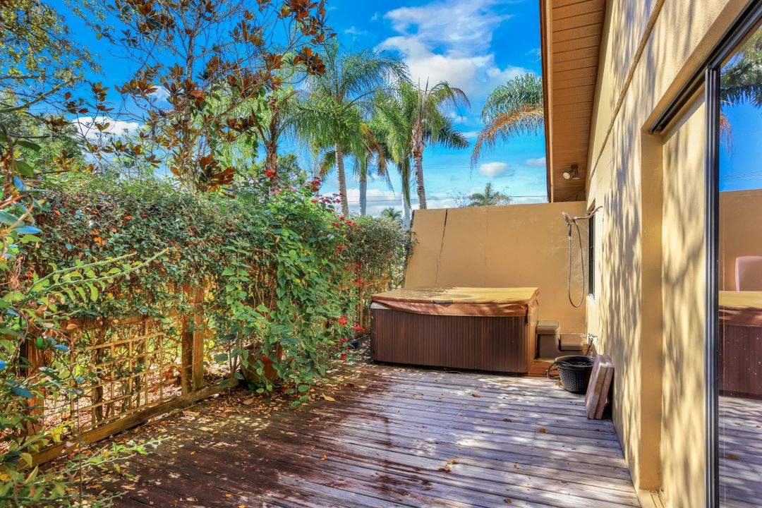 6846 Trail Blvd, Naples, FL 34108