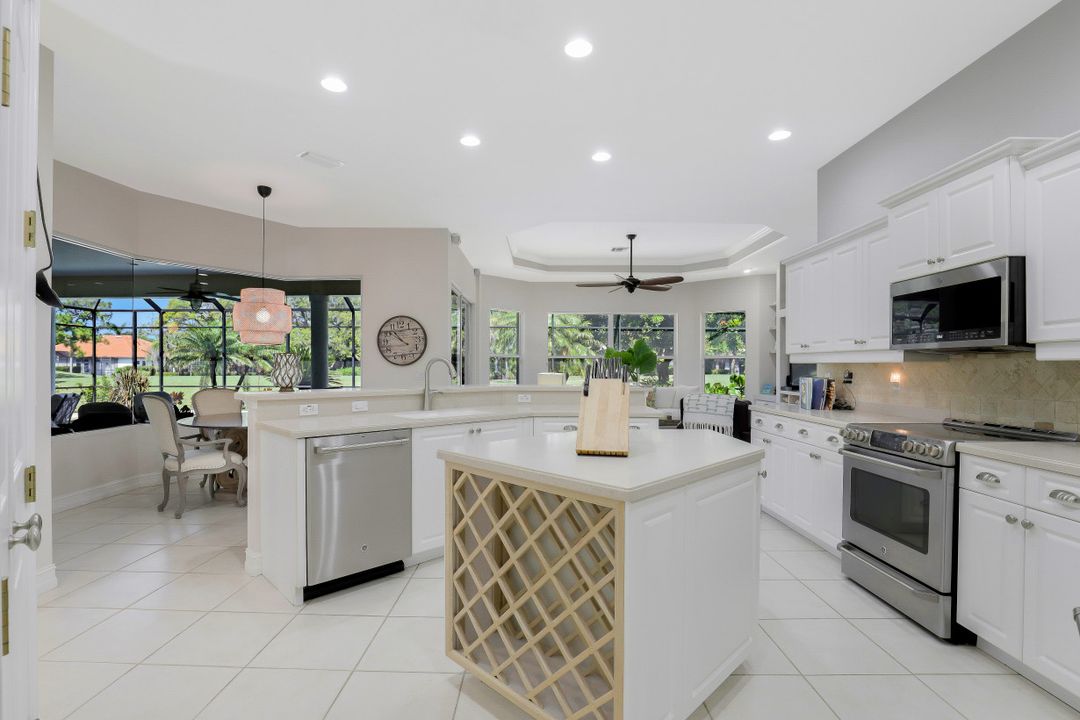 28416 Sombrero Dr, Bonita Springs, FL 34135