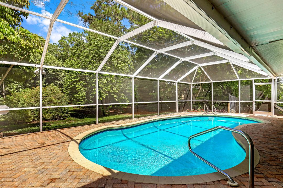 1561 Logan Ct, Naples, FL 34116