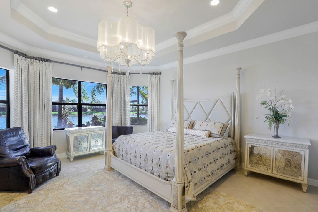 2748 Crystal Way, Naples, FL 34119