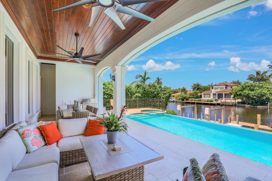 1940 6th St S, Naples, FL 34102