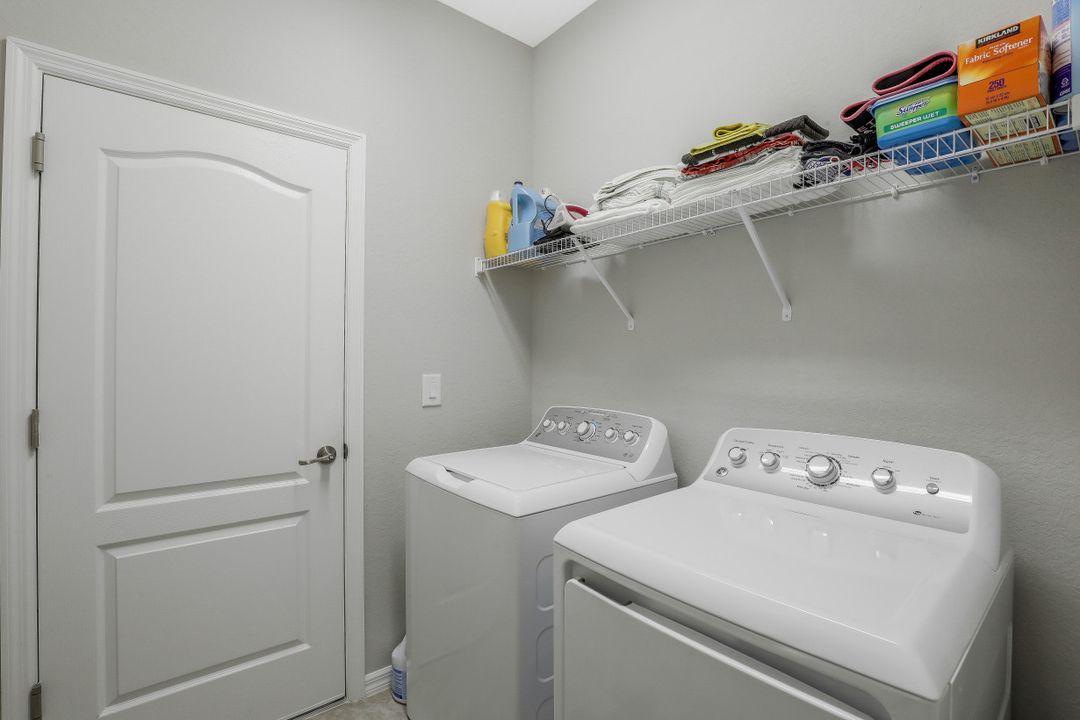 9460 Foxglove Ln, Naples, FL 34120