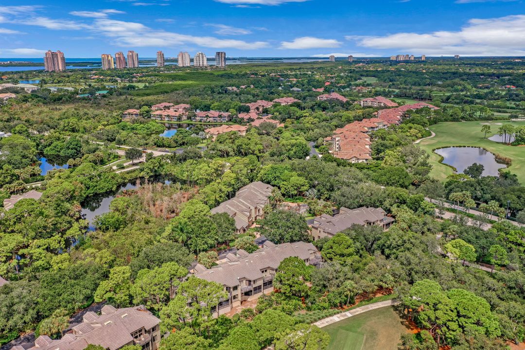 27119 Oakwood Lake Dr, Bonita Springs, FL 34134