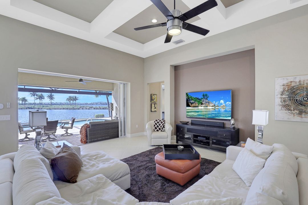 8961 Quarry Dr, Naples, FL 34120