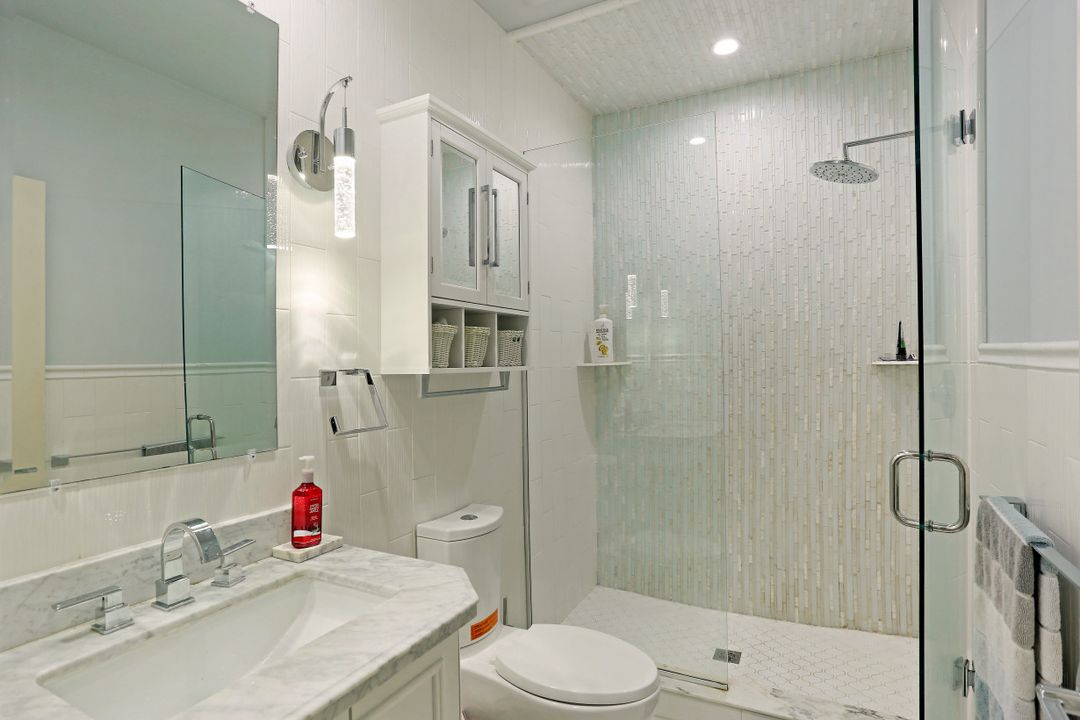 5610 Bur Oaks Ln, Naples, FL 34119