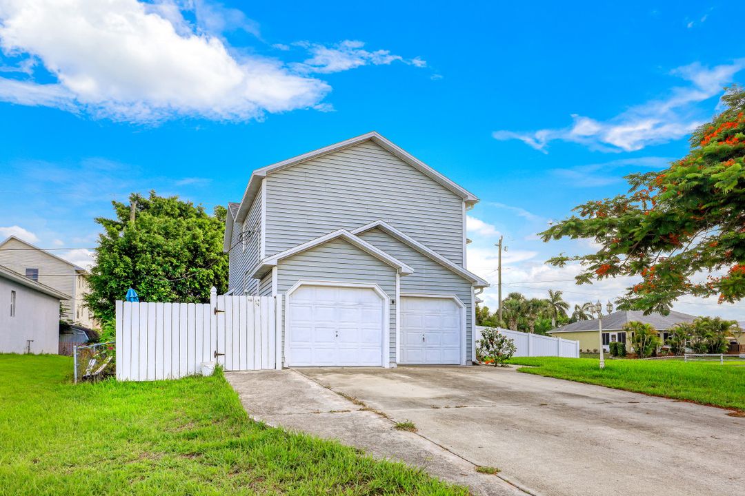 8365 Tahiti Rd, Fort Myers, FL 33967