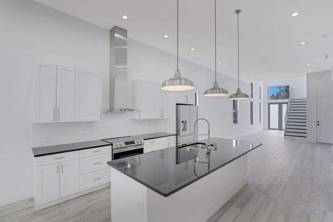 3021 Lunar St, Naples, FL 34112