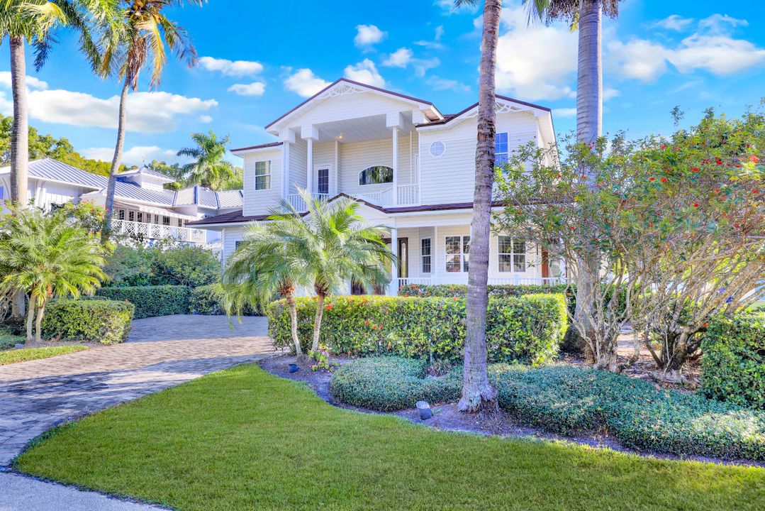 160 3rd St N, Naples, FL 34102