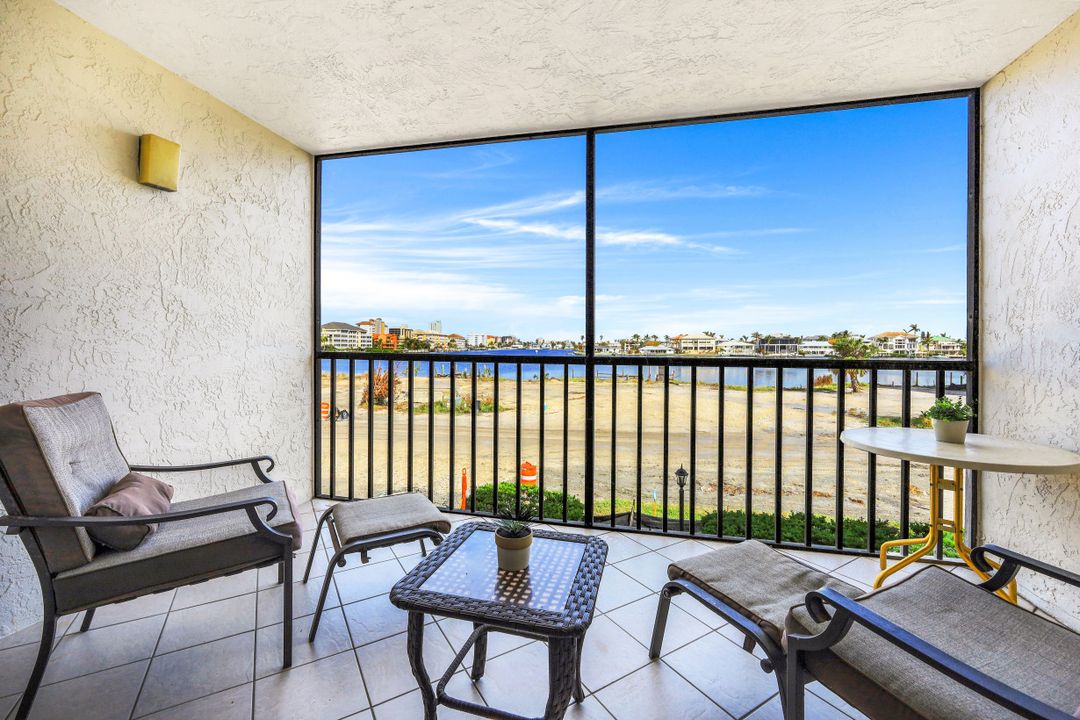 260 Southbay Dr #104, Naples, FL 34108