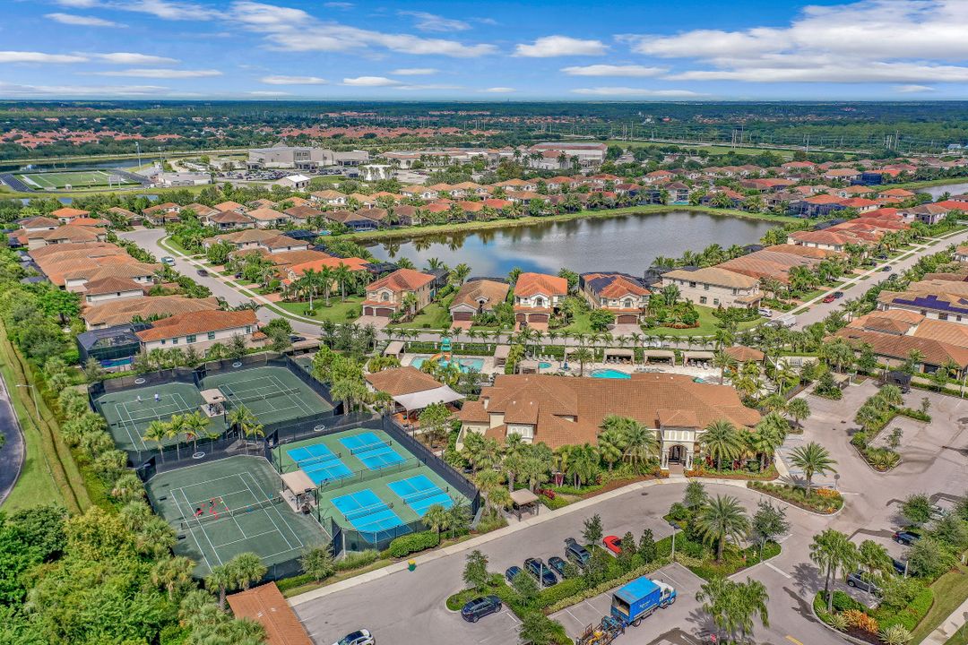 13395 Silktail Dr, Naples, FL 34109