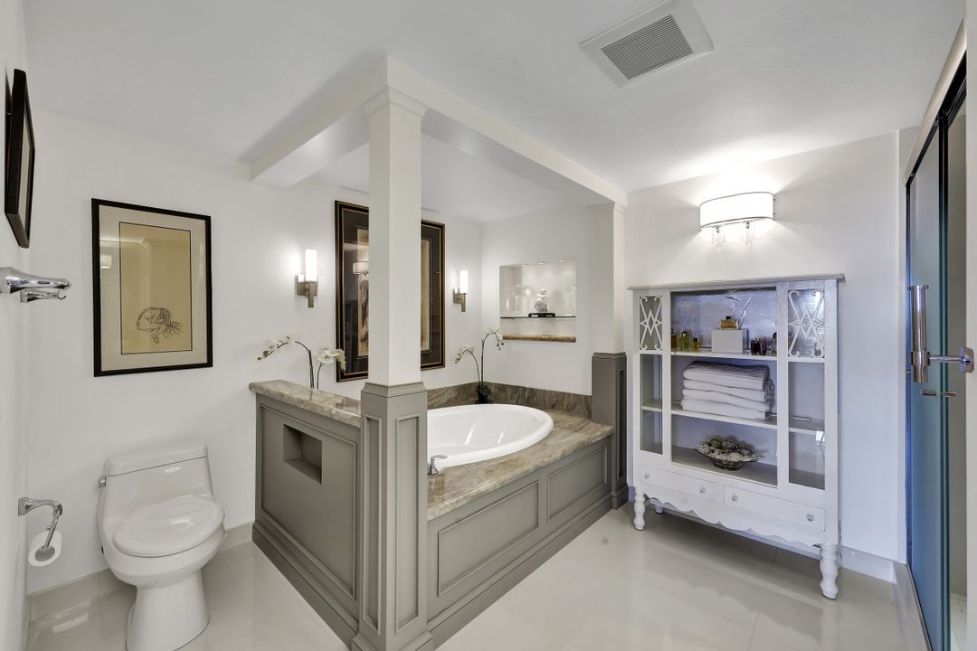 5601 Turtle Bay Dr #203, Naples, FL 34108