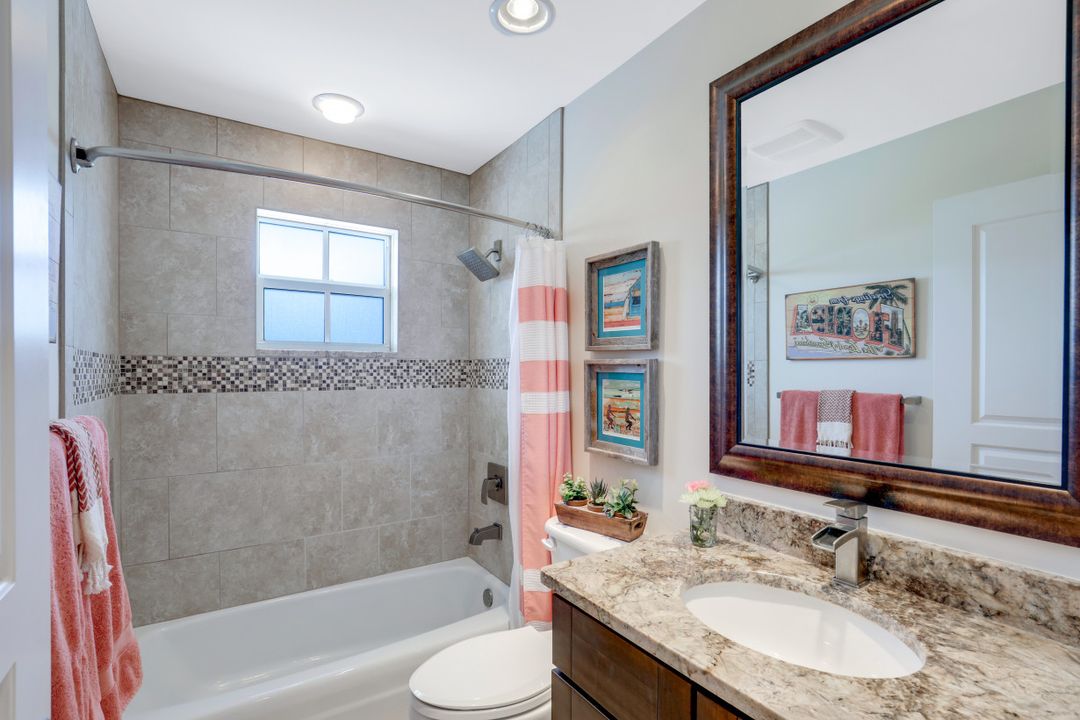 383 Harbour Dr #302, Naples, FL 34103