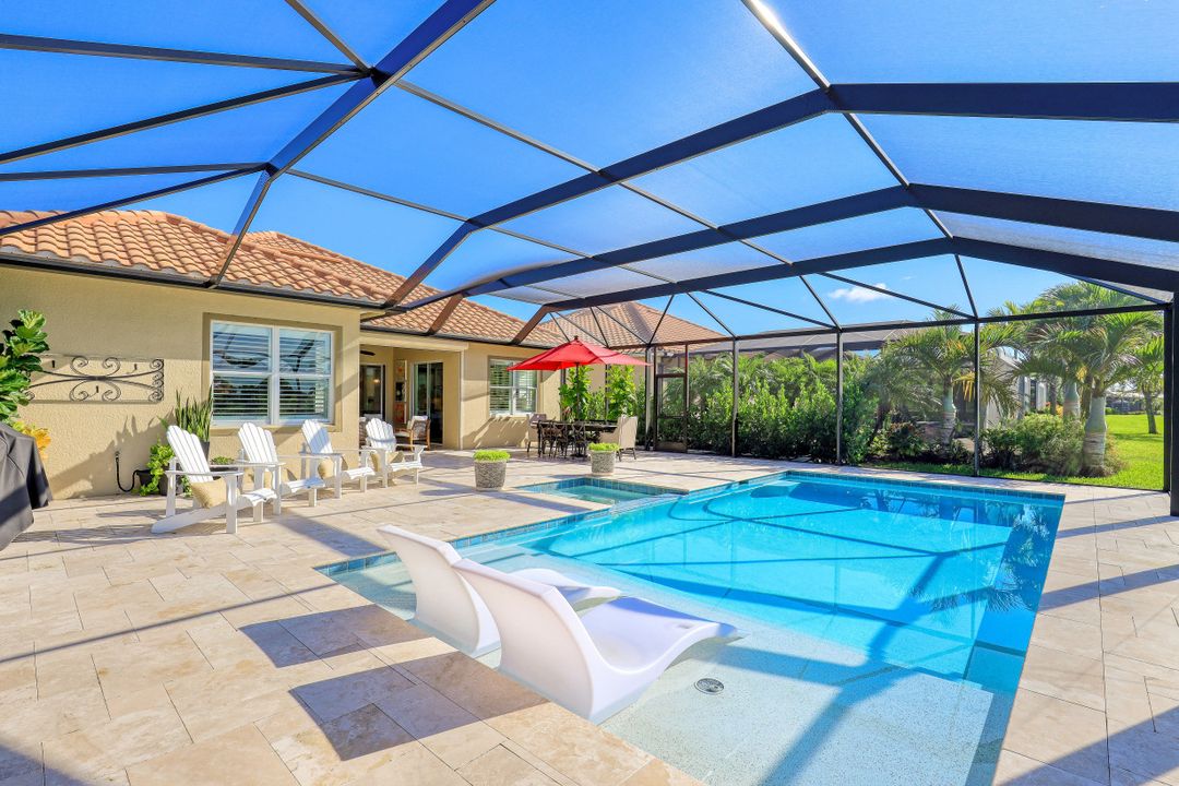 9423 Quarry Dr, Naples, FL 34120