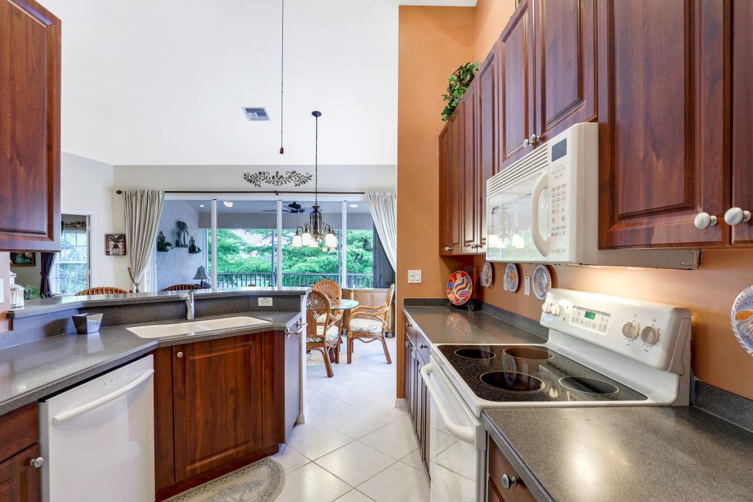 5610 Sherborn Dr #202, Naples, FL 34110