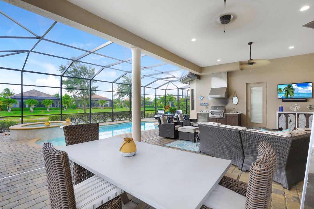 7446 Lantana Cir, Naples, FL 34119