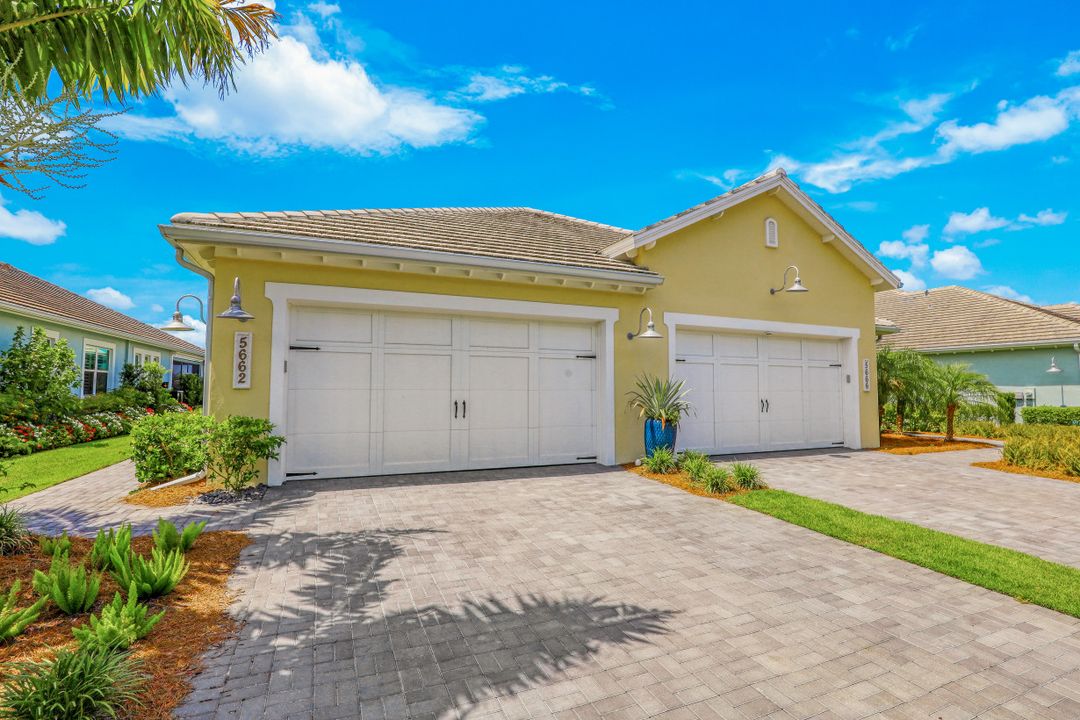 5662 Elbow Ave, Naples, FL 34112