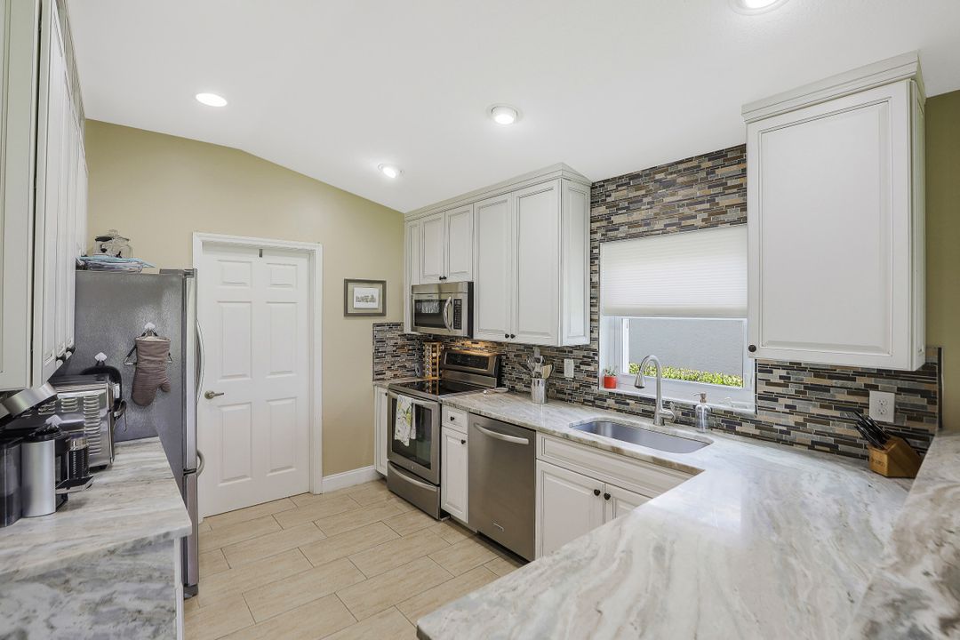 7433 Meldin Ct, Naples, FL 34104