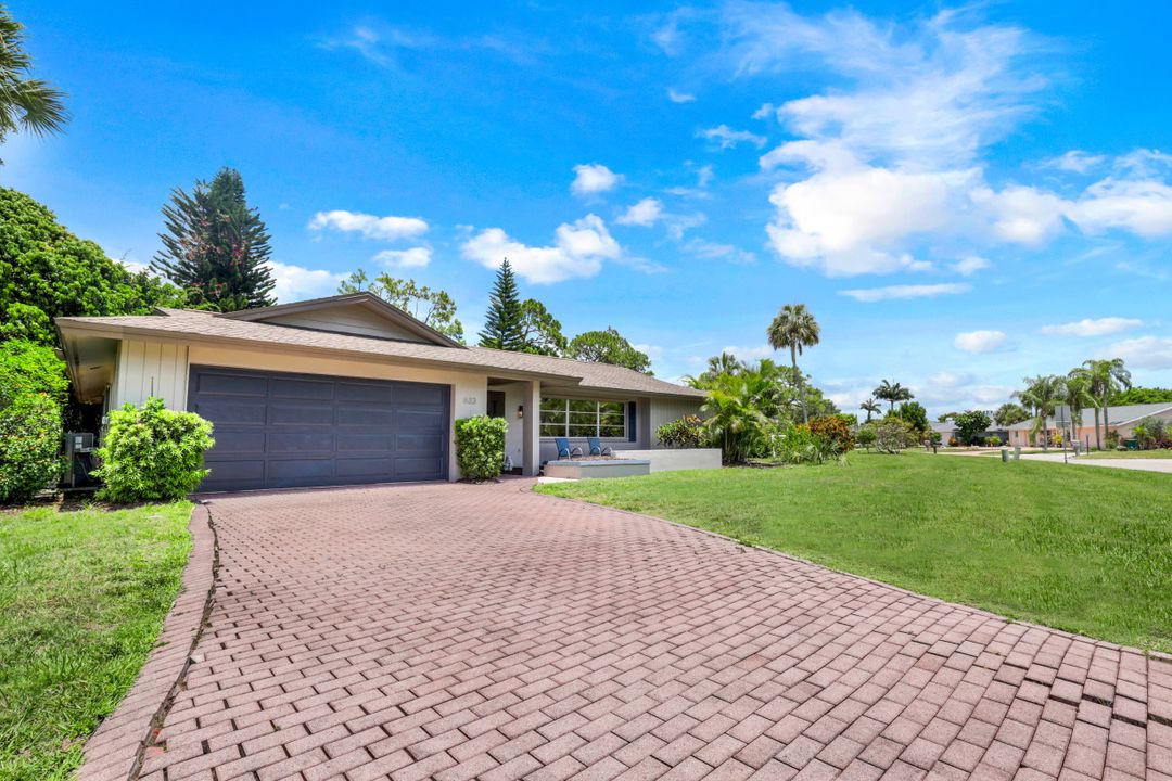 633 Cypress Way E, Naples, FL 34110