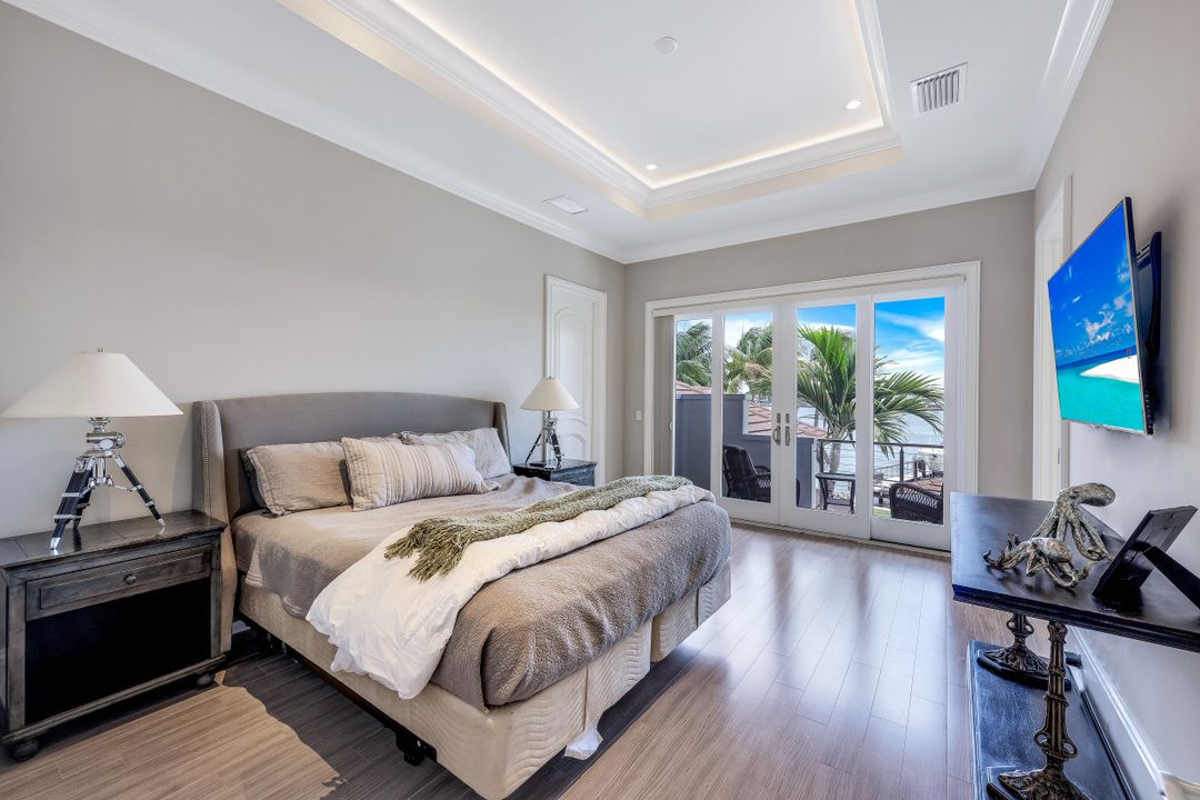 970 Aqua Cir, Naples, FL 34102